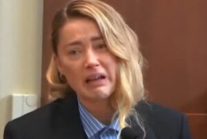 PHOTO Best View Of Amber Heard's Forcing Facial Expressions To Make It Look Like She Is Crying
