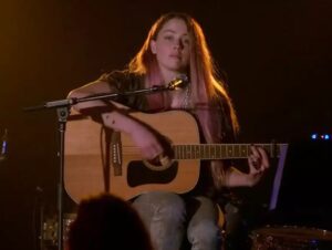 PHOTO Proof Of Amber Heard Playing A Guitar When She Was A Teenager