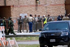 PHOTO The Number Of Law Enforcement Outside Uvalde Elementary School Is More Than The Buffalo Shooting By A Wide Margin