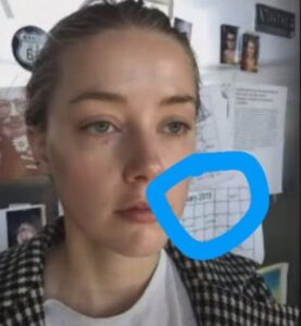 PHOTO With Some Investigation Decmber 2015 Photo In Court Evidence Shows Amber Actually Took Photo In January 2015 Proved By Calendar On The Wall