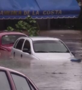 PHOTO Flooding Up To The Hoods Of Cars In Mexico From Hurricane Agatha