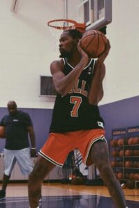 PHOTO Kevin Durant Working Out At Chicago Bulls Practice Facility In A #7 Bulls Jersey