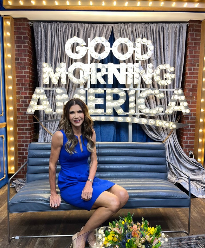 Photo Kristi Noem Showing Off Her Long Luxurious Legs On Set Of Good Morning America 3305