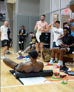 PHOTO Lebron James Working Out With Shirtless Kevin Love And Harry Potter Glasses Donovan Mitchell In New York City For A Week