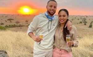 PHOTO Steph Curry Drinking Fine Wine With His Wife At National Park