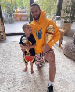 PHOTO Steph Curry Let His Young Son Cannon Hold His Finals MVP Trophy As Long As He Didn't Drop It