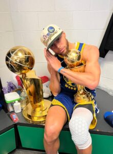 PHOTO Steph Curry Putting The Celtics To Bed One Last Time In Locker Room After Winning 4th Ring