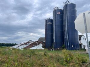 PHOTO Barn Collapsed In Java Due To Tornado With Heavy Damage