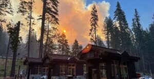 PHOTO Gates Closed To Mariposa Grove In Yosemite Due To Washburn Fire