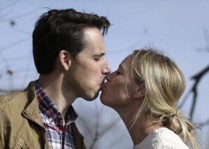 PHOTO Josh Hawley Kissing His Wife Will Make You Jealous You Couldn't Land A 10 Out Of 10 Blondie Like He Did