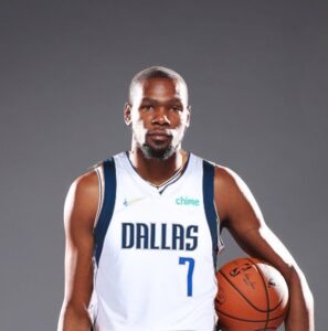 PHOTO Kevin Durant In A #7 Dallas Mavericks Uniform