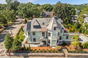 PHOTO Kevin Durant Went House Hunting At $13 Million House In Boston