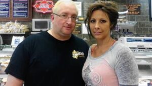 PHOTO Robert Crimo's Parents At A Bakery