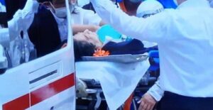 PHOTO Shinzo Abe Laying On A Stretcher