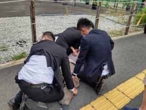 PHOTO Shinzo Abe Laying Unconcious On The Ground In Blood As His Associates Render Aid