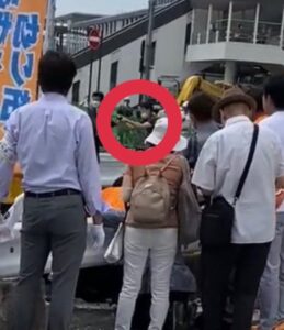 PHOTO Shinzo Abe Shooting Suspect Pointing At Gun At Him Before Shooting Him