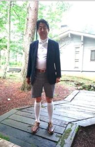 PHOTO Shinzo Abe Was Meeting With Some Women In A Cabin In The Woods Wearing Dress Shorts And High Nike Socks