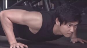 PHOTO Shohei Ohtani Doing Pushups And His Muscles Are Jacked To The Max