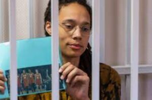 PHOTO Brittney Griner Holding Up A Picture Of Her Teammates Inside Russian Holding Cell
