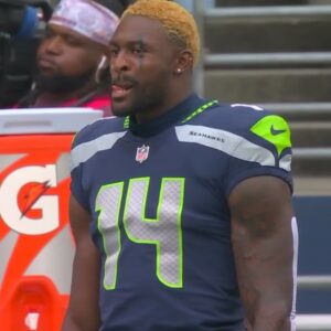 PHOTO DK Metcalf On The Sideline With Dennis Rodman Dyed Hair