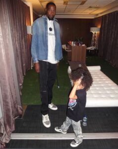 PHOTO Kevin Durant Posing For Picture With Travis Scott's Daughter In London