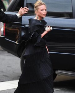 PHOTO Mary-Kate Pulled Off Best Issey Miyake Look Of All Time With Black Dress That Looke Like Gift Bow