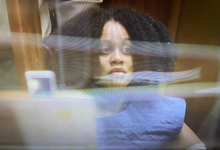 PHOTO Nicole Linton Looking Like Deer In The Headlights While Listening