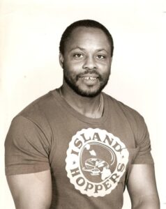 PHOTO Robert Mosley In An Island Hoppers T-Shirt