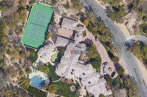 PHOTO Vin Scully's Mansion Was So Huge He Had Entire Tennis Court He Never Used And 5 Cars Parked Outside