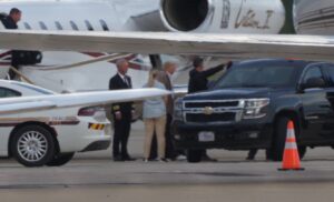 PHOTO Donadl Trump Walking Around Dulles Airport Tarmac With White Golf Shoes