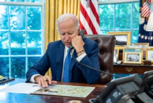 PHOTO Joe Biden Looking At A Map Of Mississippi Pretending To Do Something About The Jackson Water Crisis