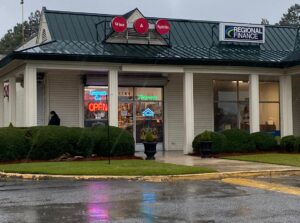 PHOTO Liquor Store In Georgetown South Carolina Stayed Open When Hurricane Ian Made Landfall In Town