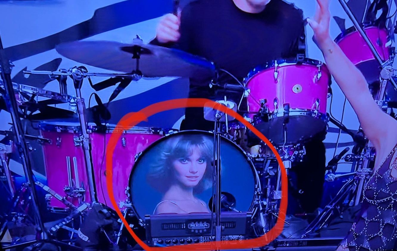 PHOTO Olivia Newton John's Face On The Drums Got Shoutout During Taylor