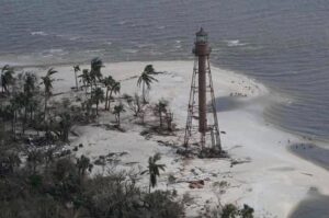 PHOTO Sanibel Lighthouse Before And After Hurricane Ian Hit Shows Lighthouse Survived But Surrounding Buildings Did Not