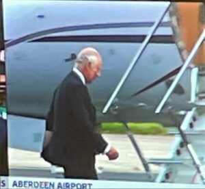 PHOTO The King At Aberdeen Airport With Queen Consort To Fly Into London