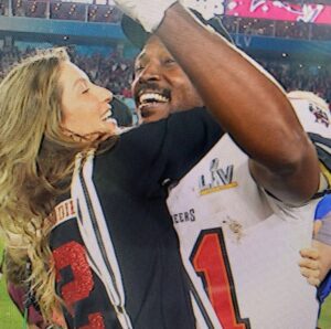 PHOTO Antonio Brown Wants You To Believe He Is Dating Tom Brady's Wife