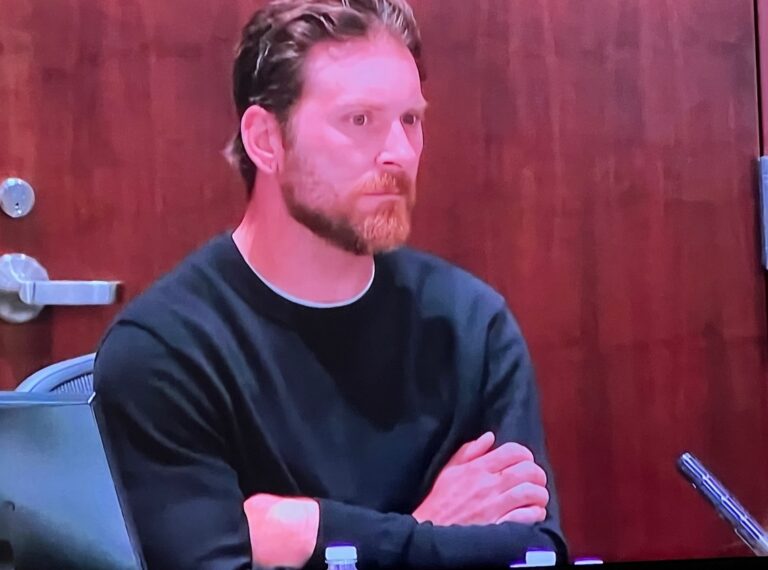 PHOTO Look At The Facial Expression Of Father Whose Children Were Hit