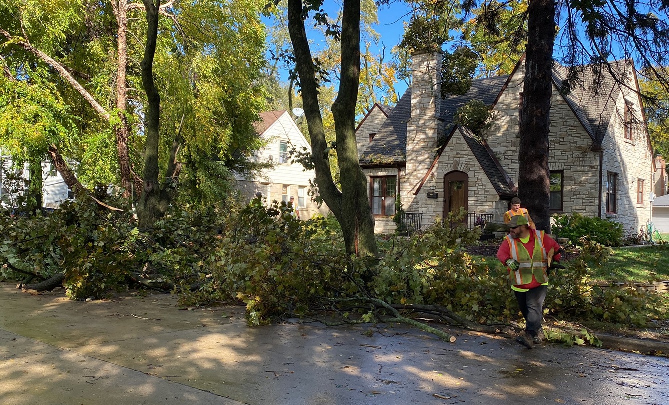 PHOTO Mansion On 106th And Becher Street In West Allis Wisconsin