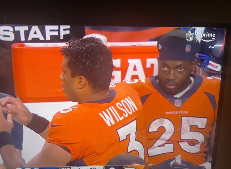 PHOTO Melvin Gordon Looking At Russell Wilson Like How Is This Dude ...