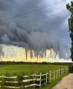 PHOTO Of Very Scary Scud Clouds In The Sky As Hurricane Ian Hit South Carolina