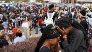 PHOTO People Crying And Complete Chaos Outside St Louis School After Shooting