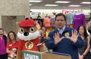 PHOTO Ron DeSantis With His Running Mate Buc-ee In 2024