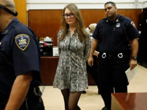 PHOTO Security Guards In Court Looking At Anna Delvey Like Dam* What Has This Woman Done