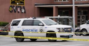 PHOTO St Louis Metro Police Putting Up Crime Tape After Shooting At School