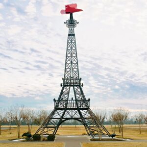 PHOTO Red Cowboy Hat Put On Top Of Paris Tower In Paris Texas Before Tornado Hit