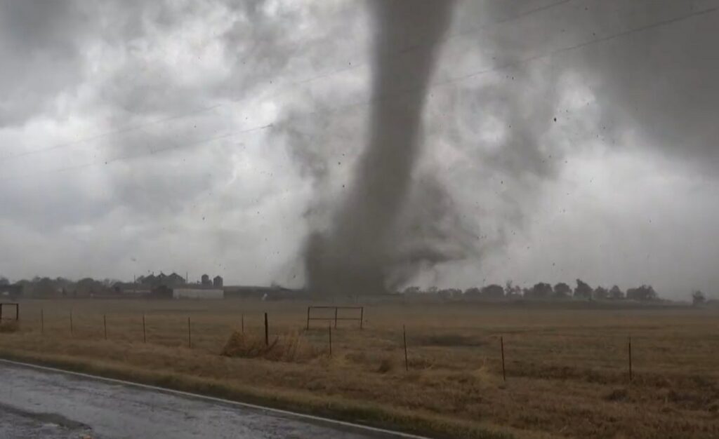 Photo Sky Was So Dark While Tornado Hit Paris Texas You Would Think It 