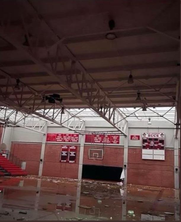 PHOTO High School In Harvey Leveled By New Orleans Tornado And Only The ...