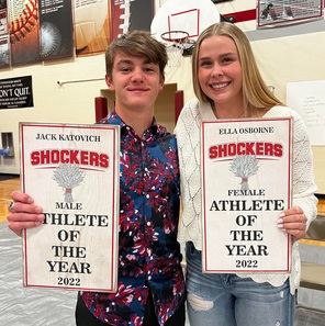 PHOTO Jack Katovich Hodling Male Athlete Of The Year Award 2022