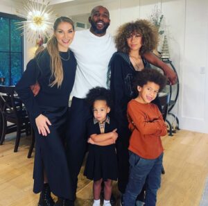 PHOTO Stephen Twitch With His Family Of 5 Smiling In His Kitchen