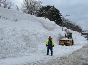 PHOTO Wall Of Snow Is Still Standing On Route 33 On The Kensington Expressway In New York